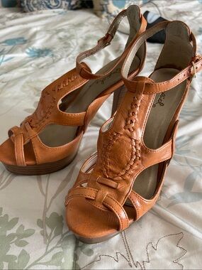 Qupid Womens Orange Braided T-Strap Platform Heels